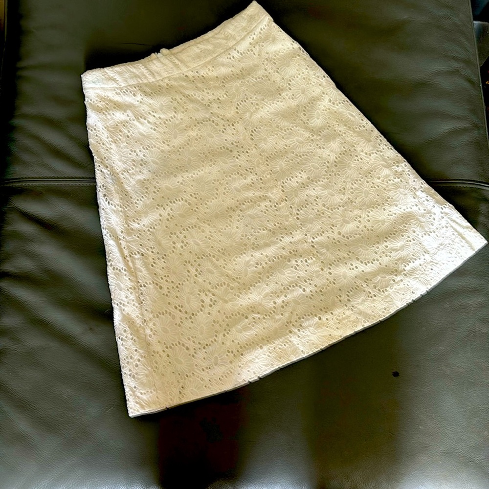 Ladies white patterned skirt